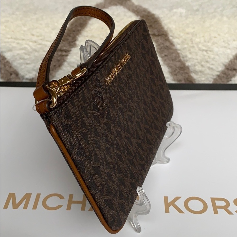 Michael Kors Jet Set Travel Lg Top Zip Wrislet - Picture 13 of 16